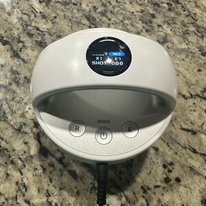 Medicube body shot White Skin Therapy Device